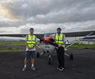 Another solo achievement in the recent months - congratulations to Han Park! 

Han (left) began his training with his instructor, Dan Brown (right), and is well on his way towards transitioning from fixing planes to flying planes! 👷‍♂️